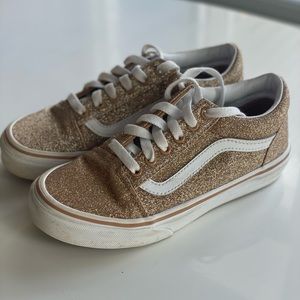Adorable gold vans, only worn once by my daughter. Excellent condition!